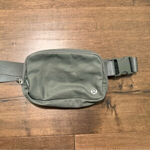 lululemon athletica Belt Bag in Olive Green